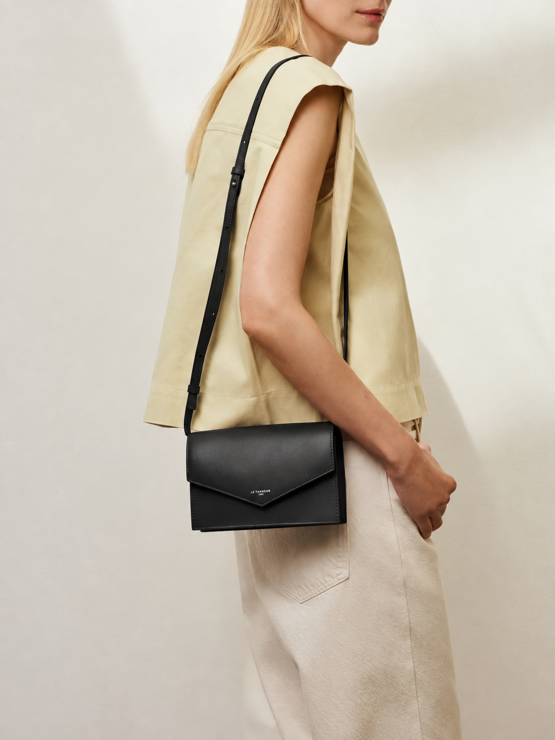 Pochette Paulette en cuir lisse Noir Le Tanneur – vue 2